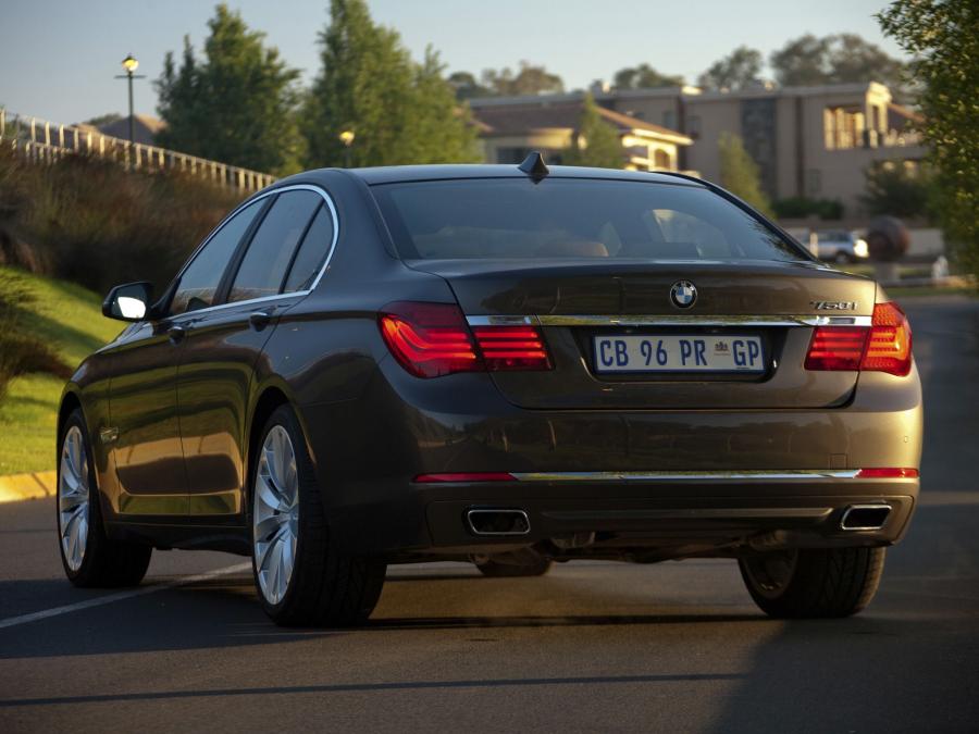  BMW 750i 2012 года  (ZA) (фото 6 из 15)